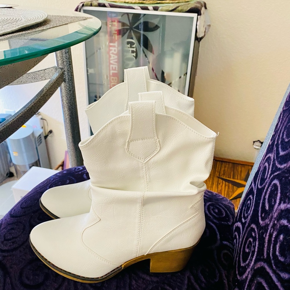 Brand New Super 🤍 Cute 🥰 White Ankle Boots!!